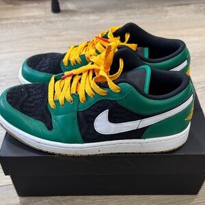 Jordan Air 1 Low SE in Fire Red and Black